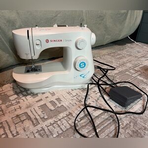 Singer 3337 Simple Sewing Machine with Pedal